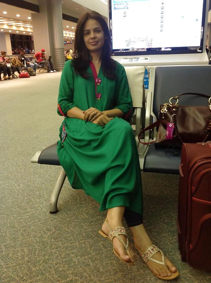 24P Contribution 4: indian feet hands painted nails henna tattoo