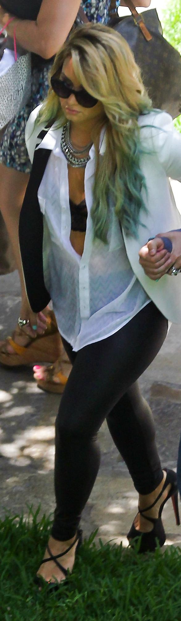 25P Demi Lovato Queen Of Sluts
