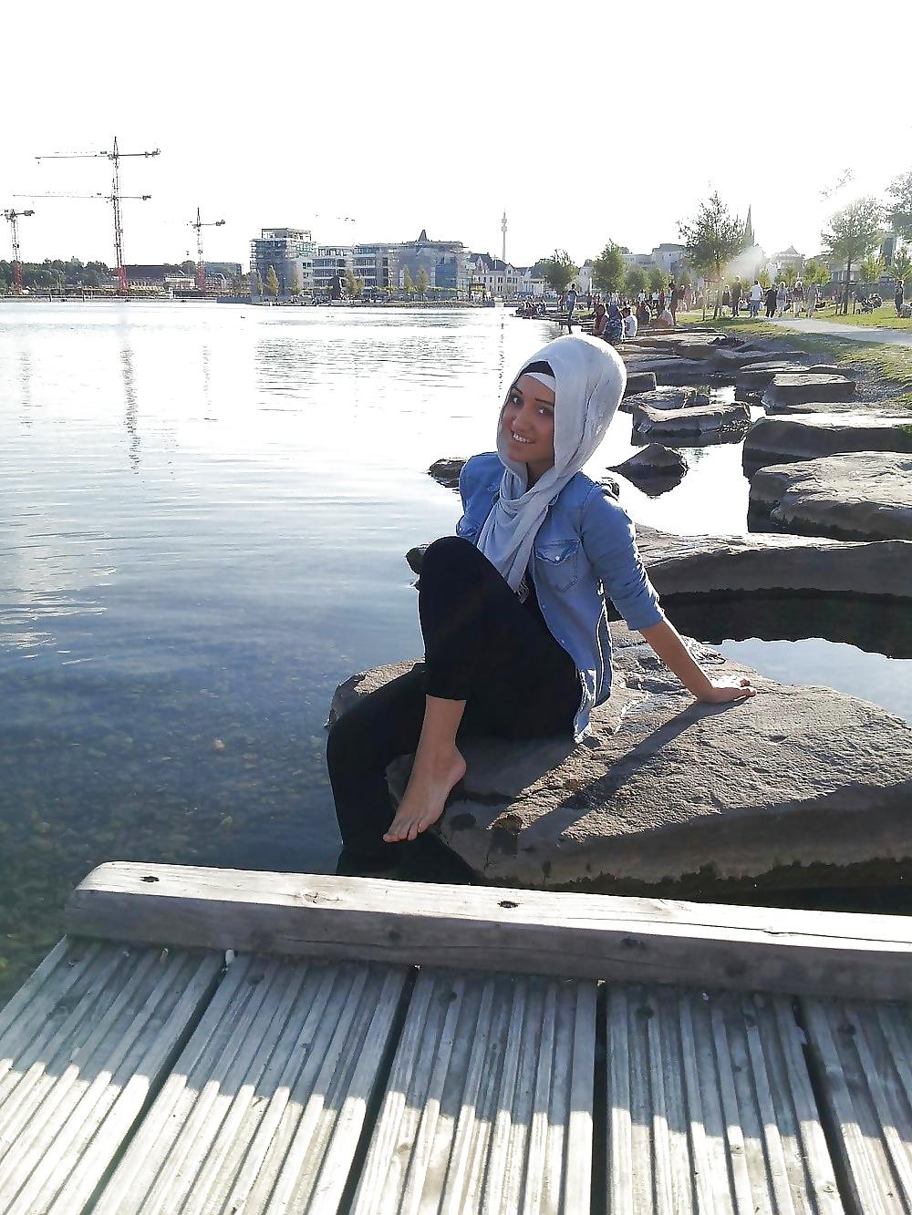11P Turban Hijab Feet