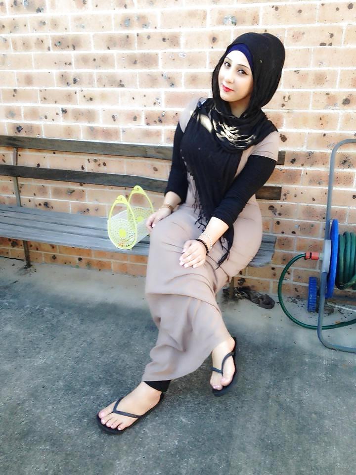 11P Turban Hijab Feet
