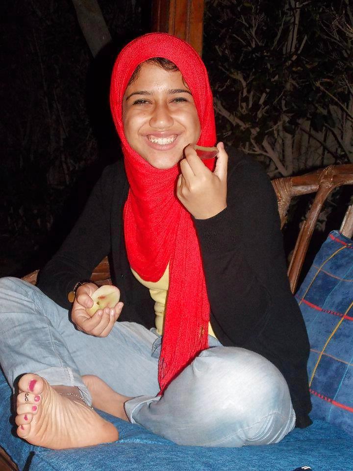 11P Turban Hijab Feet