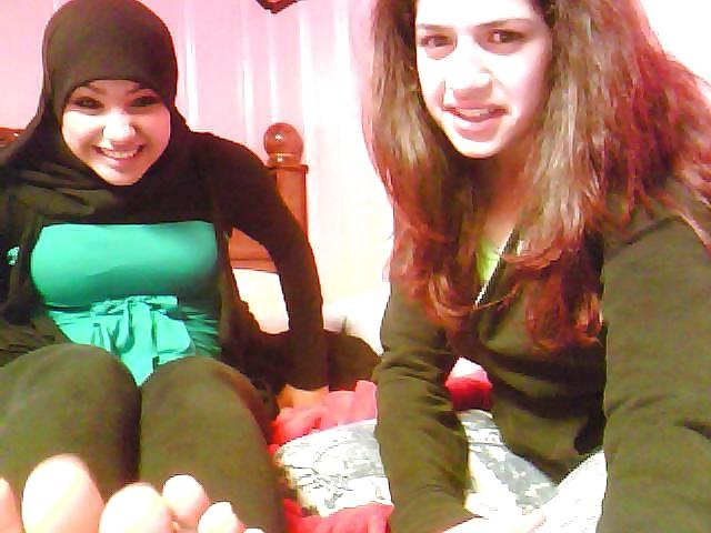 11P Turban Hijab Feet
