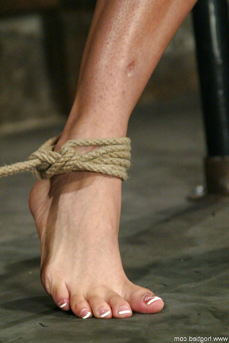 23P Isis Love Feet