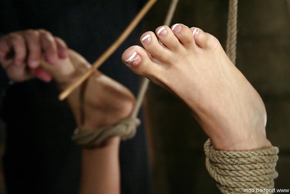 23P Isis Love Feet