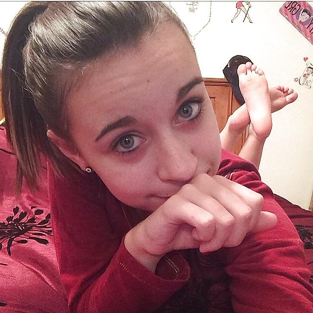 21P Girl feet
