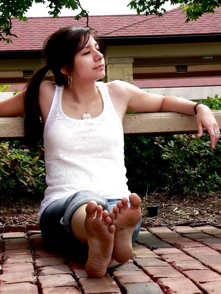 21P Girl feet