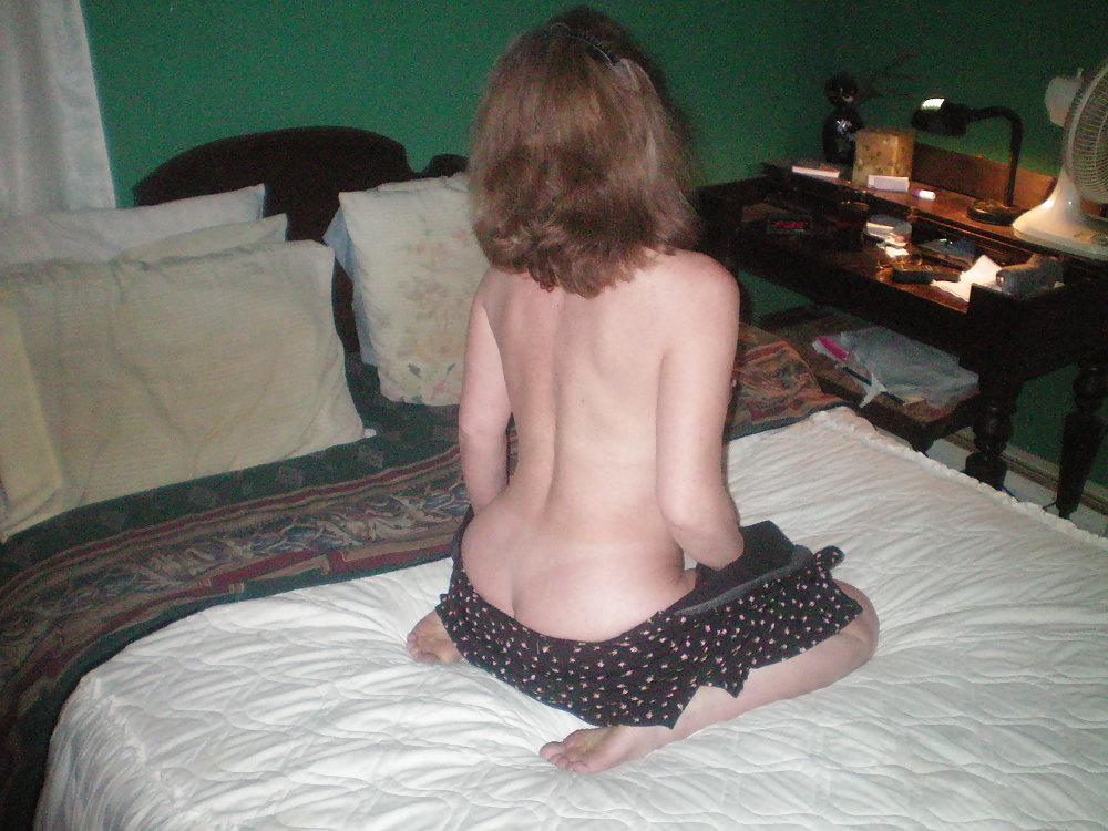 17P Wife's Pussy Feet and Legs Spread