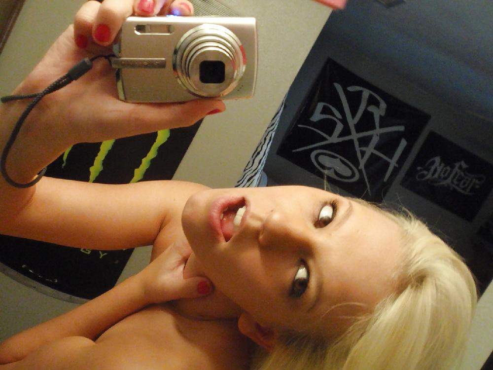 25P Blond Bitch Teen Selfies 1