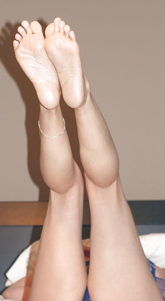 18P Wife sexy legs and feet