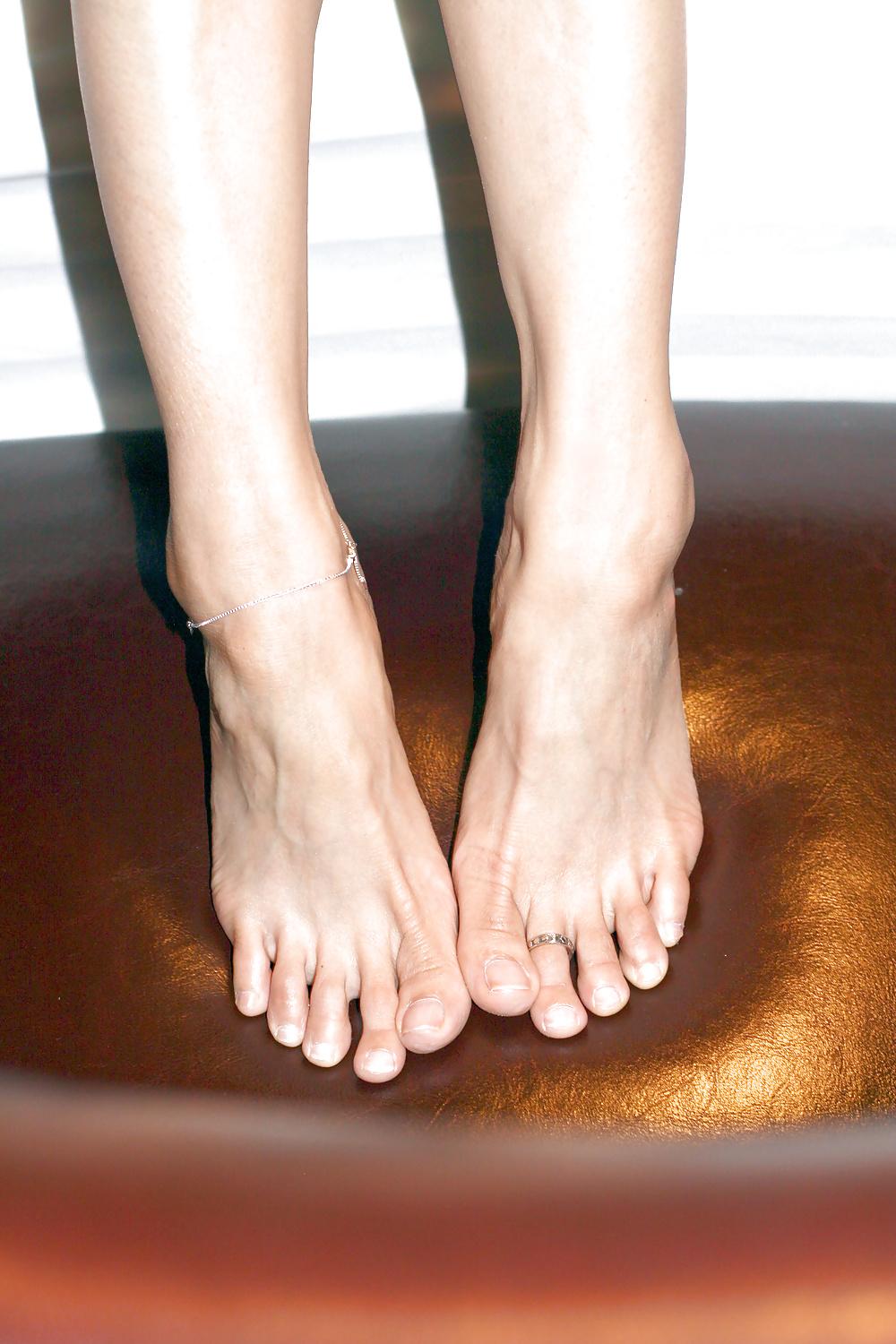 18P Wife sexy legs and feet