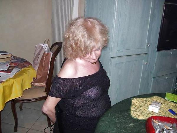 25P She Still Loves To Play