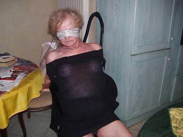 25P She Still Loves To Play
