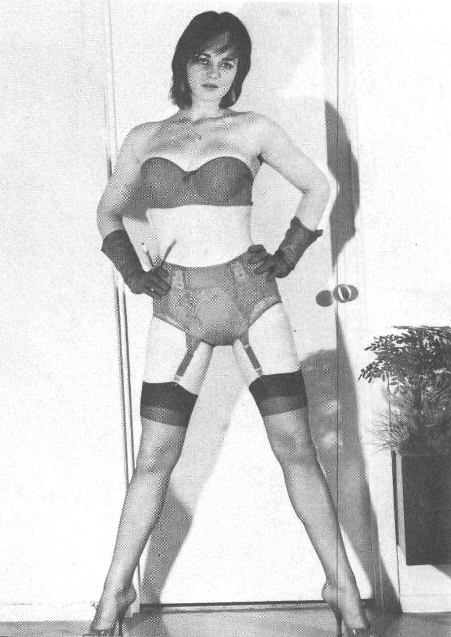25P Ladies in cars gloves olden days