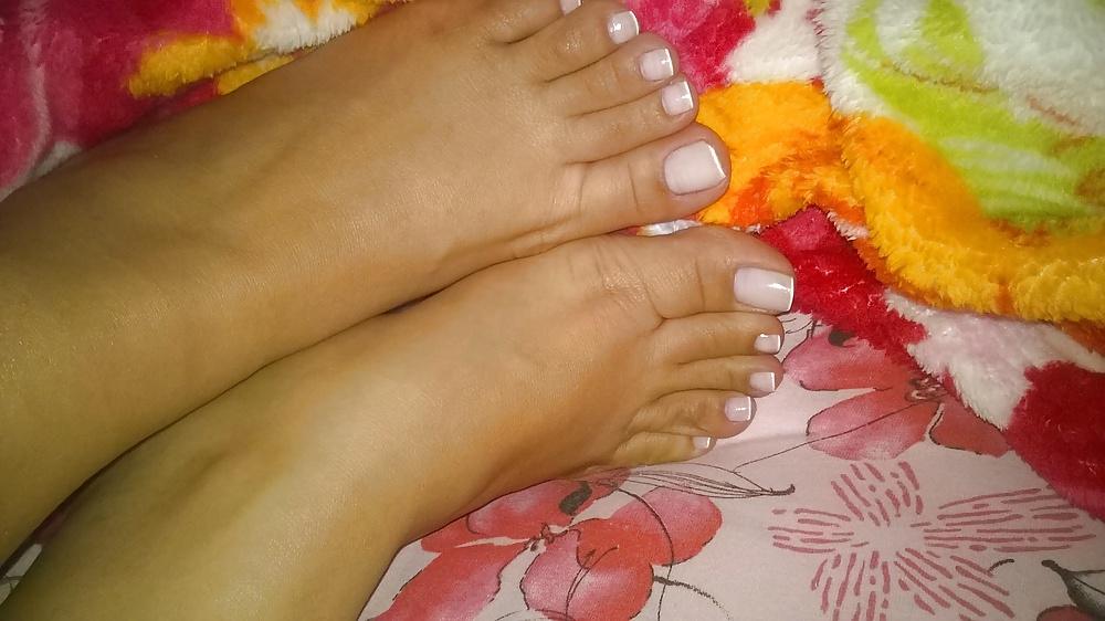 25P A goddess sexy feet