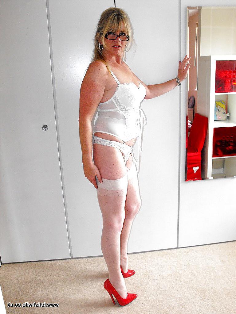 25P Mature british wife