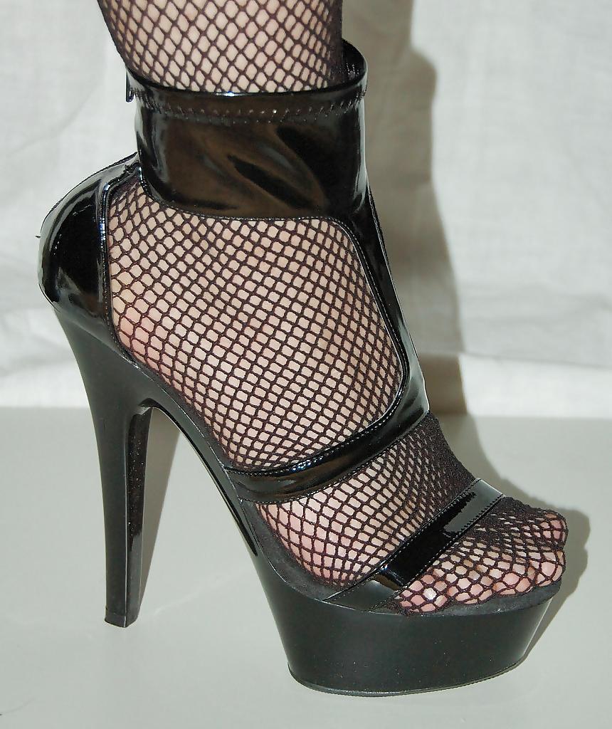 25P Feet and ...