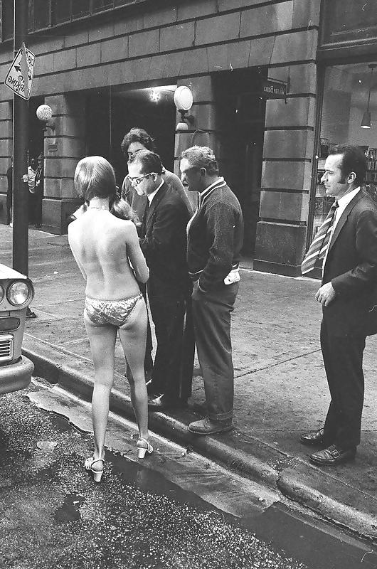 16P Action Topless in new York 1971-year