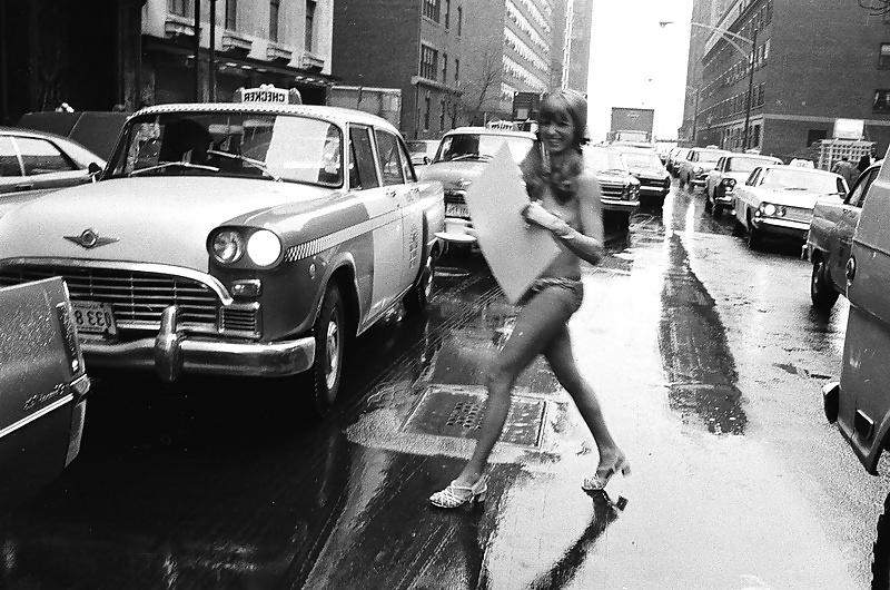 16P Action Topless in new York 1971-year