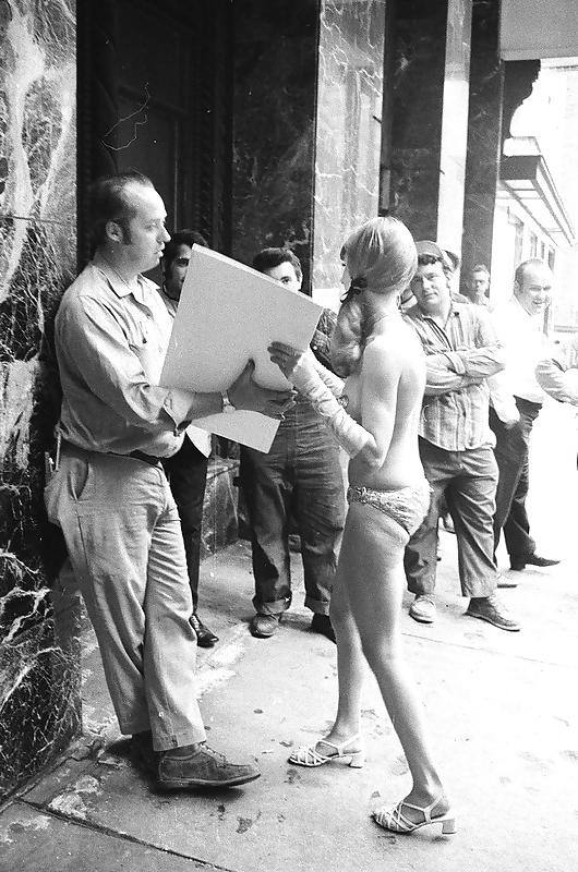 16P Action Topless in new York 1971-year