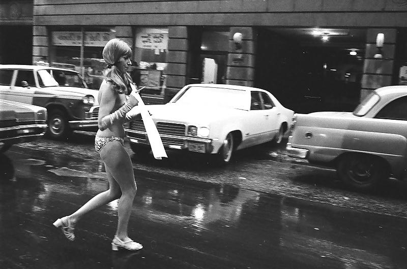 16P Action Topless in new York 1971-year