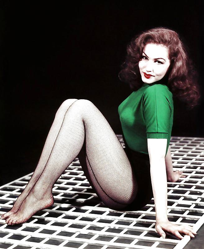 13P Beautiful Vintage Girls (feet, legs, stocking)