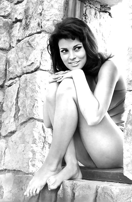 13P Beautiful Vintage Girls (feet, legs, stocking)
