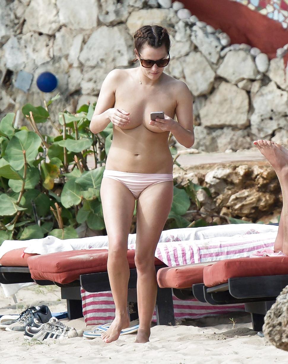 9P Caroline Flack topless (New)