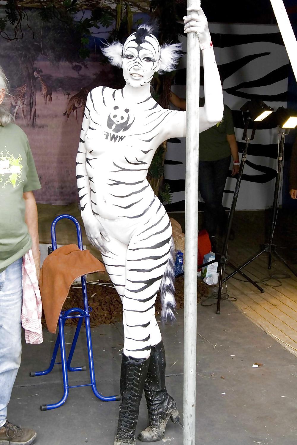 20P Artful Art Of Body Art- Painting #35