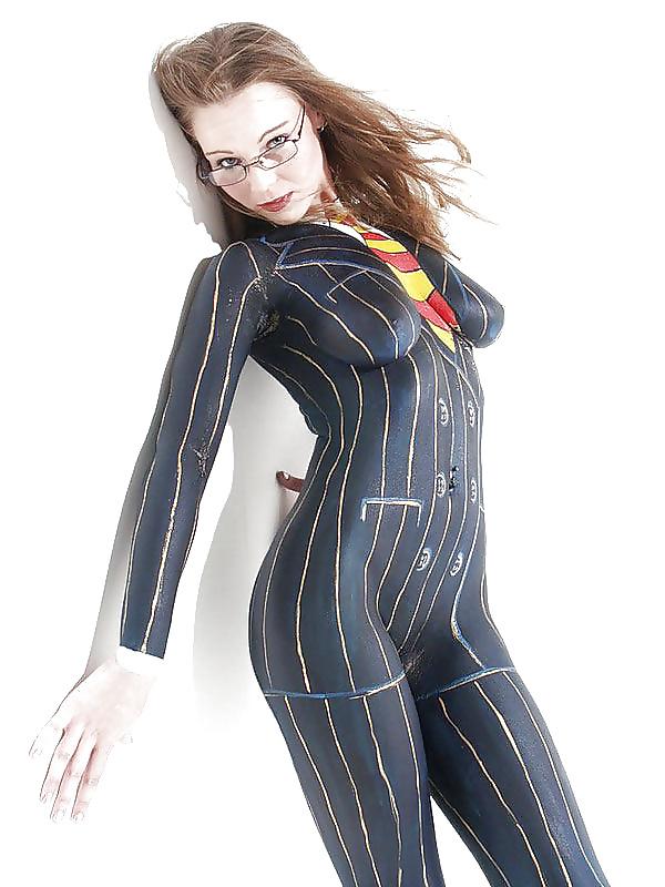 16P Artful Art Of Body Art- Painting #30