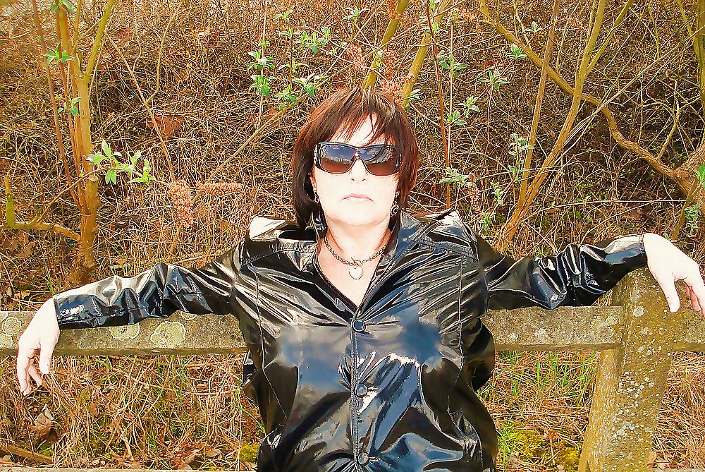 24P Sexy pvc -plastic petra upload helle
