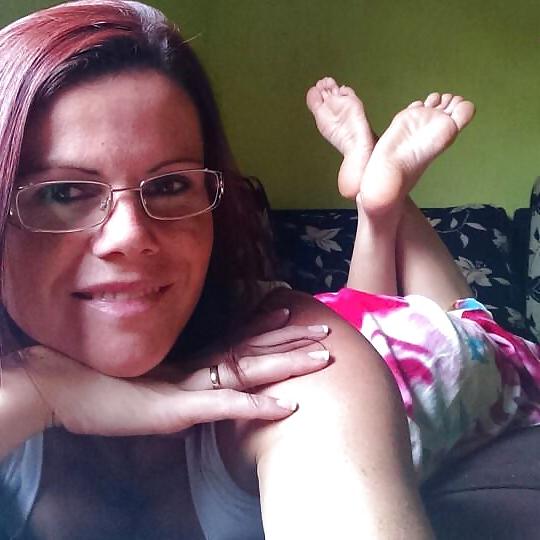18P Sexy amateur feet soles