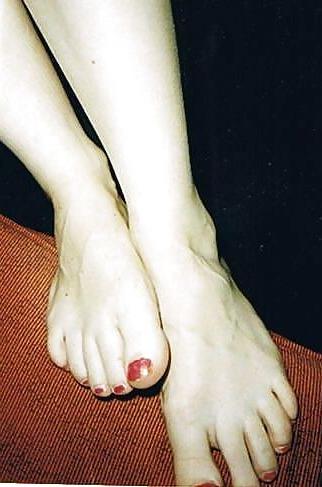 12P Sufficiently neat feet, occ. creating an orgasm being licked