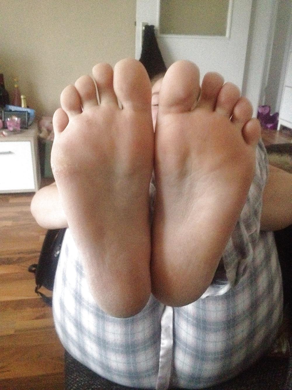 25P Sexy feet soles