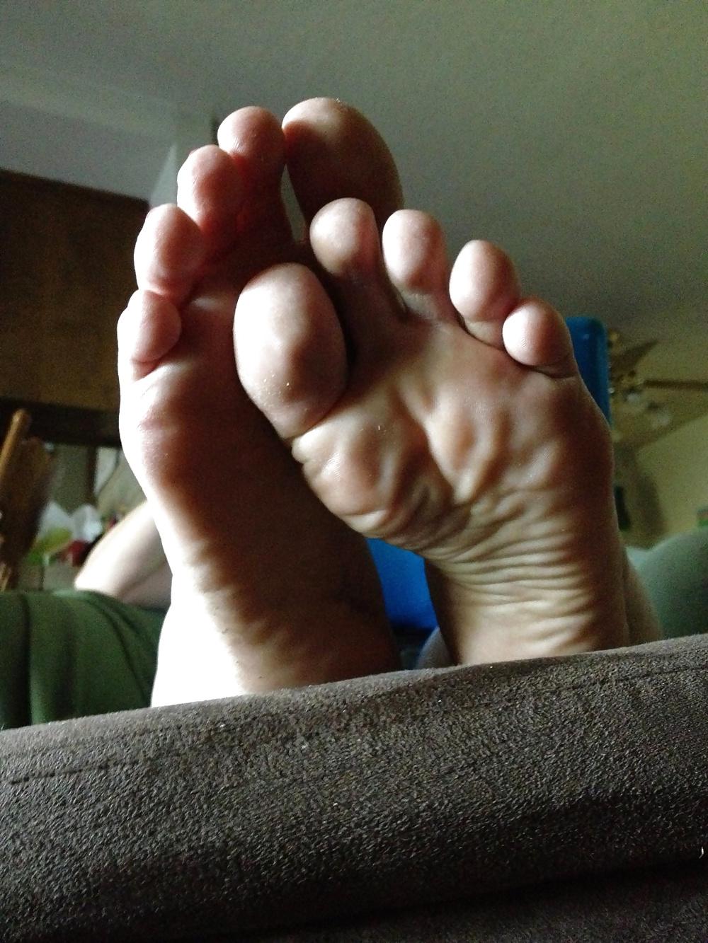 25P Sexy feet soles