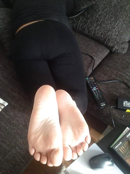 25P Sexy feet soles