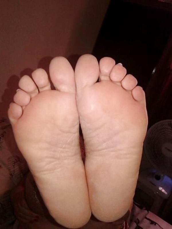 25P Sexy feet soles