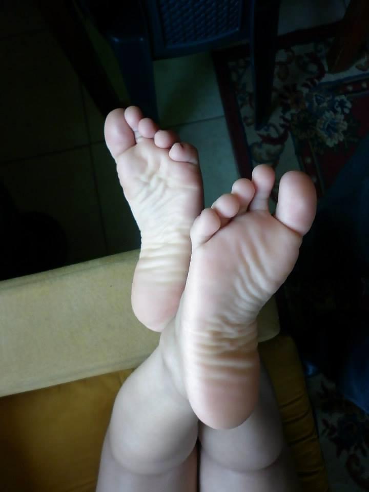 25P Sexy feet soles