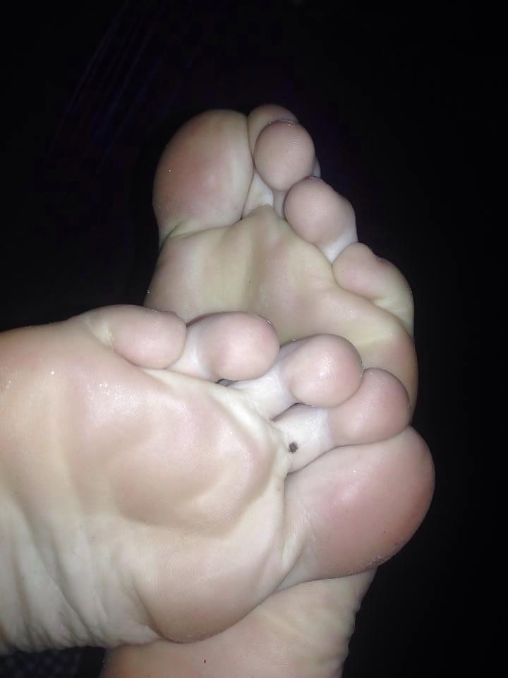 25P Sexy feet soles