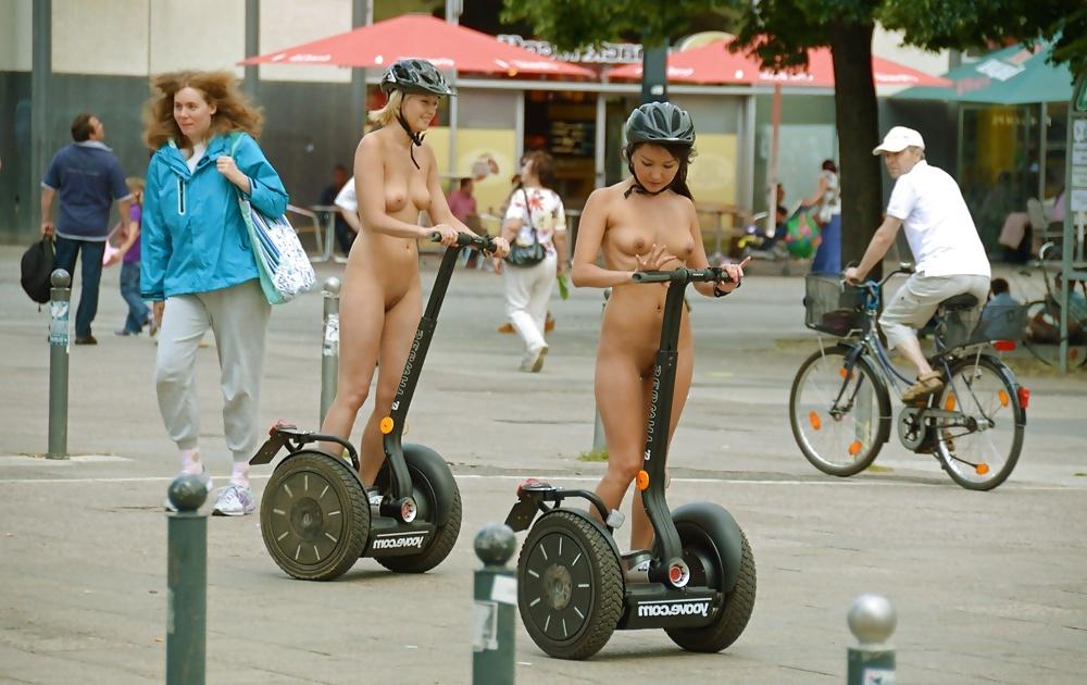 25P Nude in Public 4