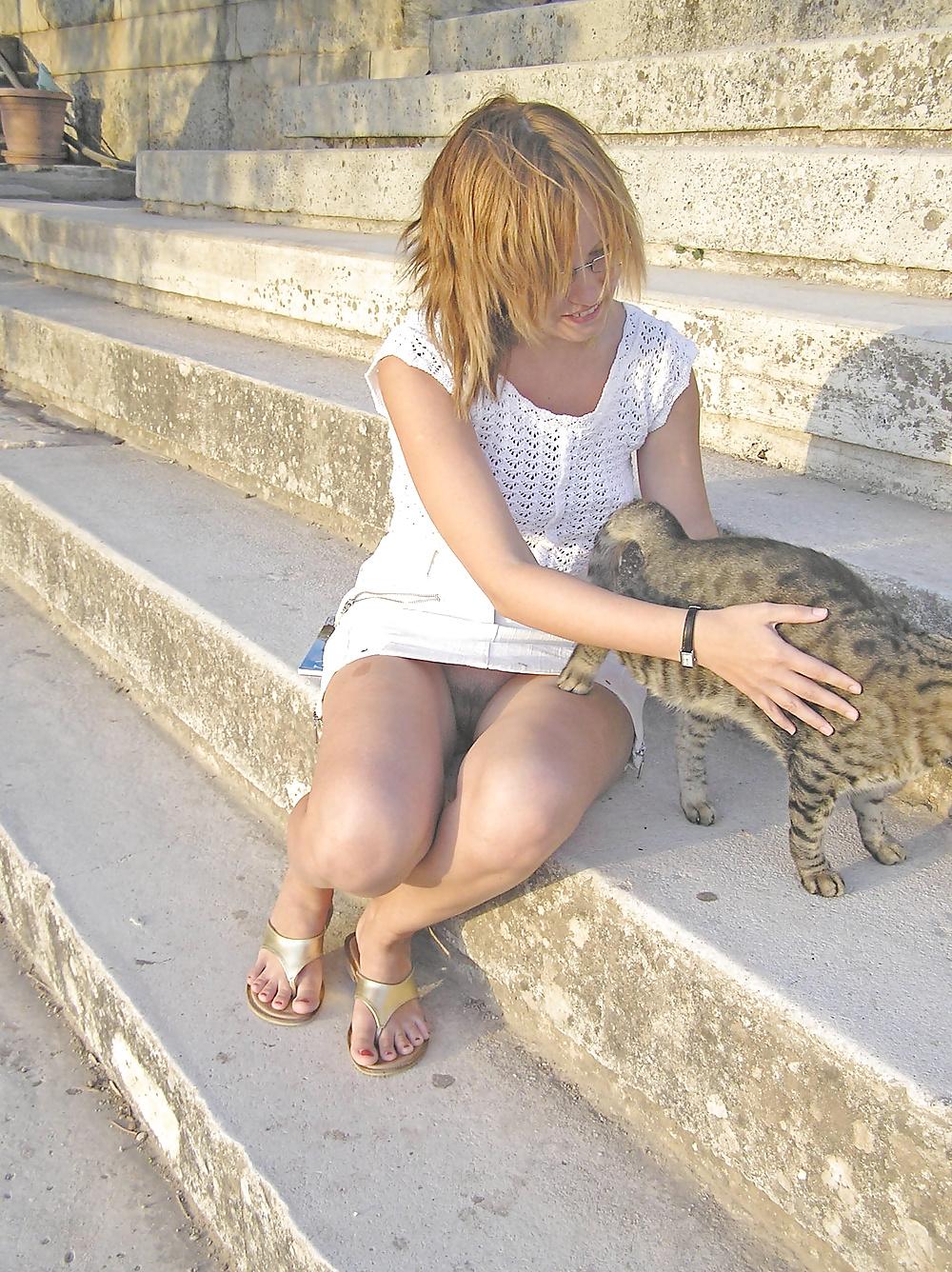 24P Blonde exhibes herself and in public