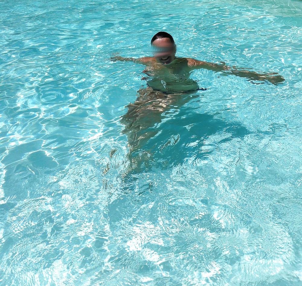 5P Topless dans l'eau