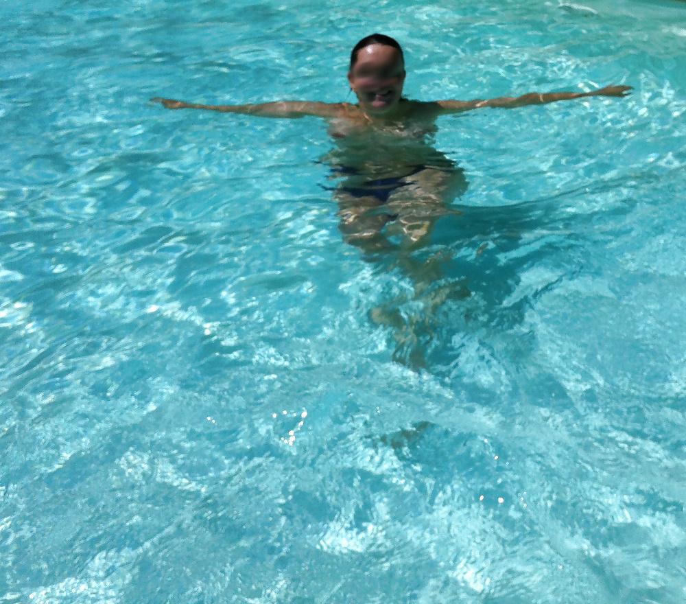 5P Topless dans l'eau