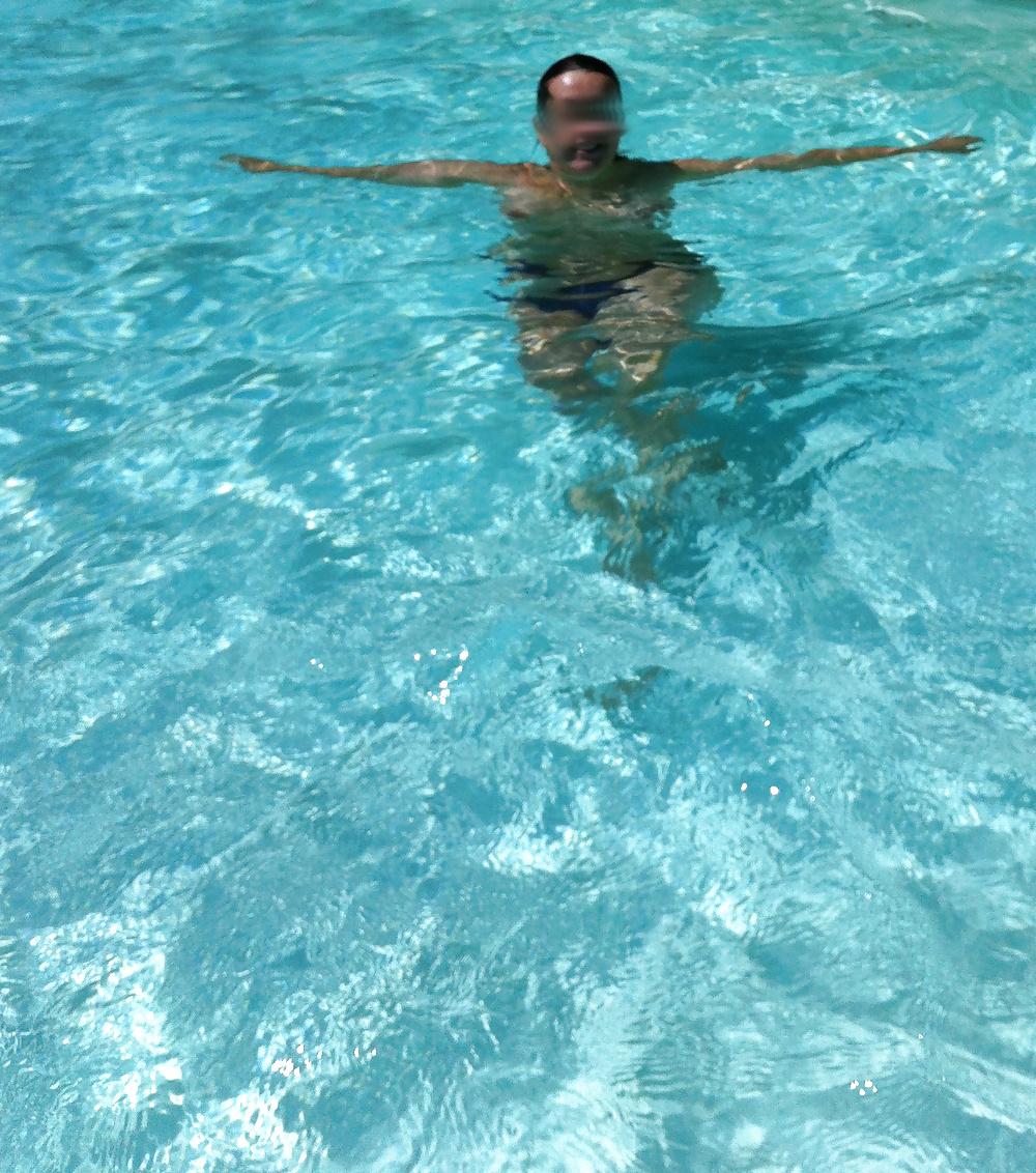 5P Topless dans l'eau