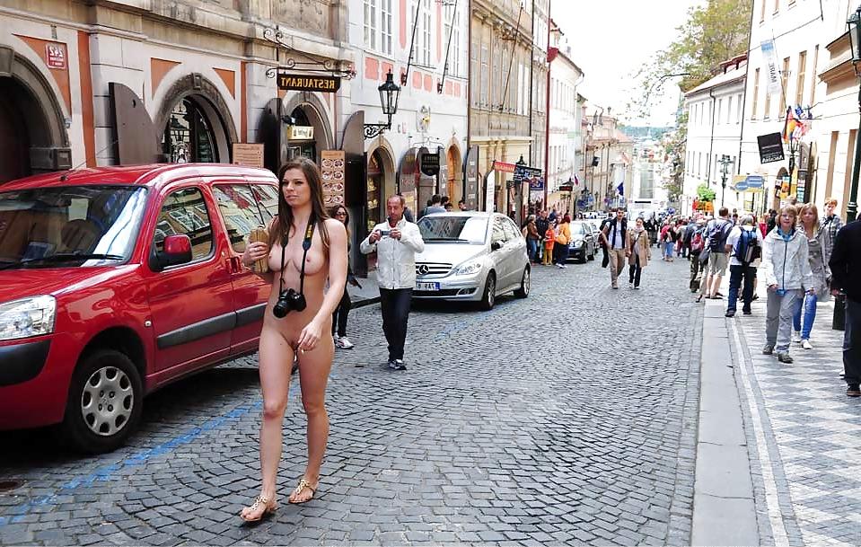 25P Mona-Lee Nude in Public