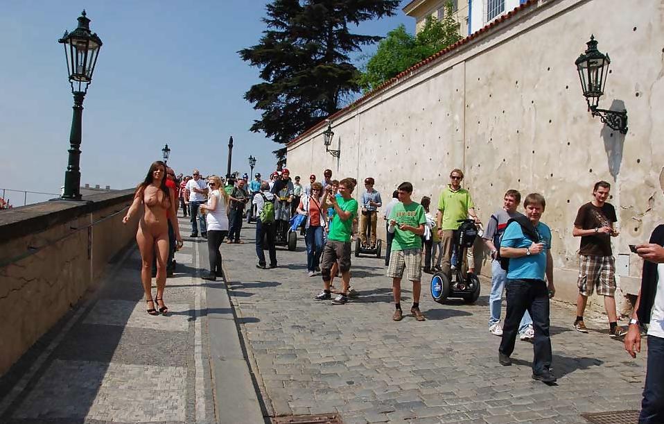25P Mona-Lee Nude in Public