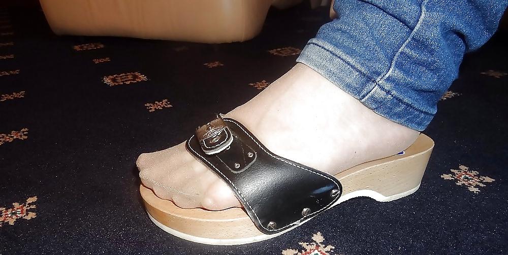 9P Nylon covered feet,wooden shoe