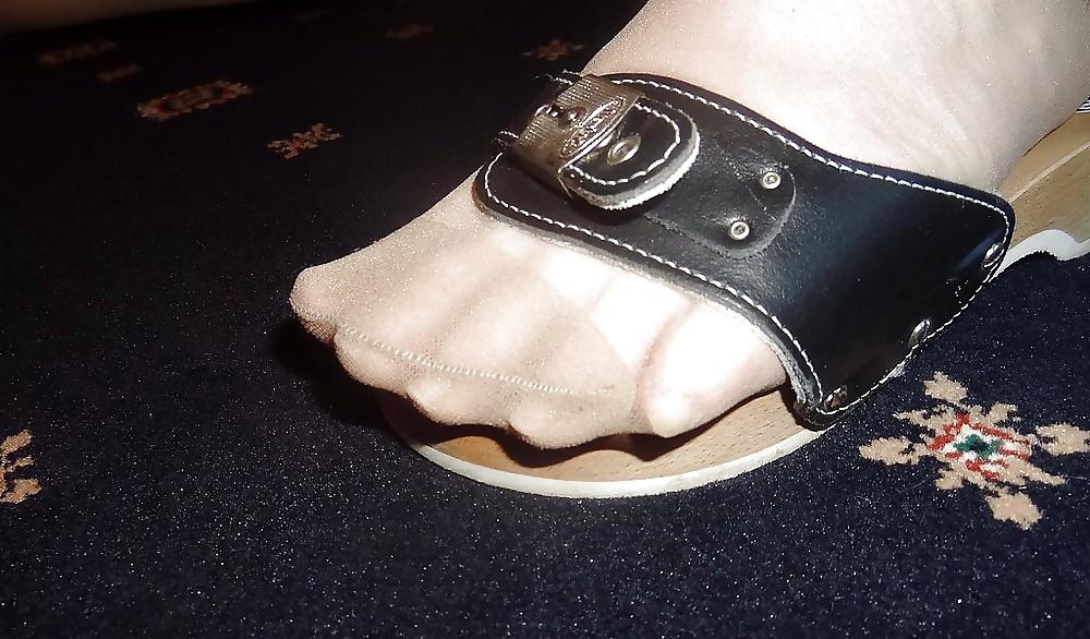 9P Nylon covered feet,wooden shoe