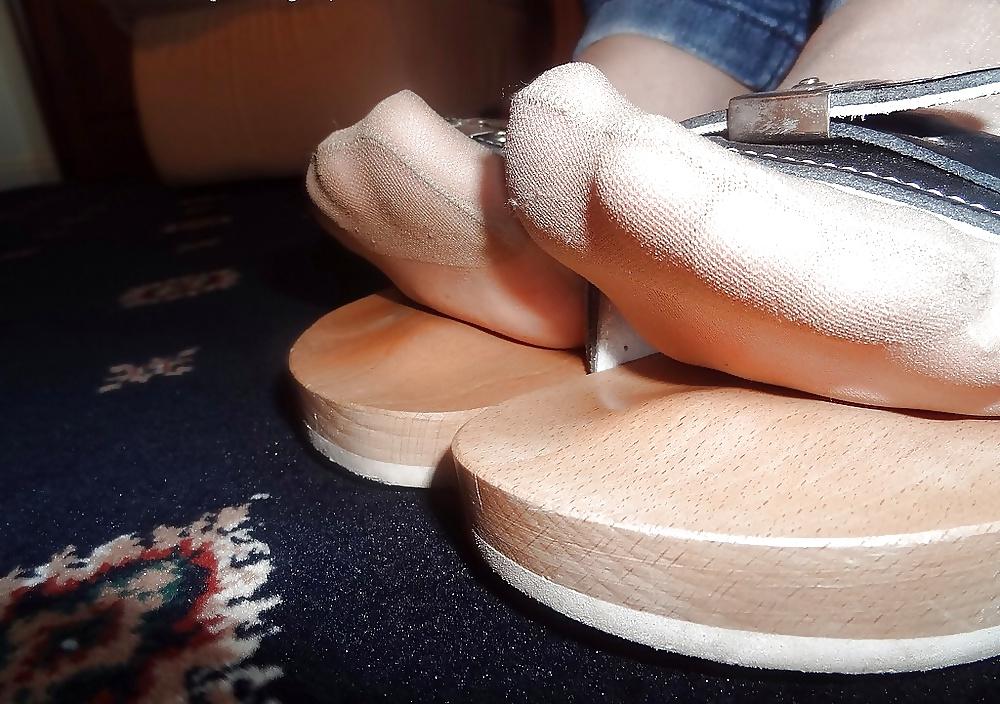 9P Nylon covered feet,wooden shoe