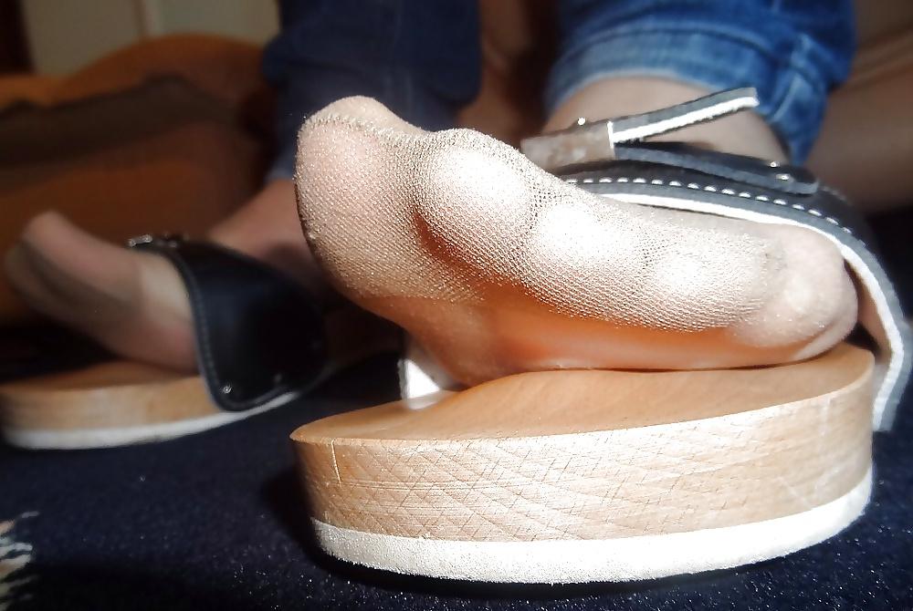 9P Nylon covered feet,wooden shoe