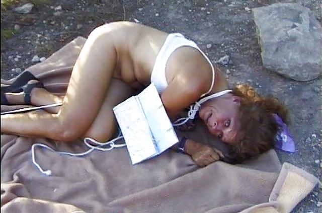 18P White panties 18:Lost mature tourist.